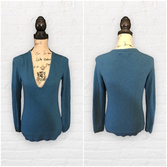 Bella Swan Banana Republic Double Trim V-Neck Sweater Twilight - Picture 3 of 7